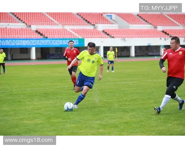 探索足球明星的魅力与成就，激发学生对足球的热爱与理解