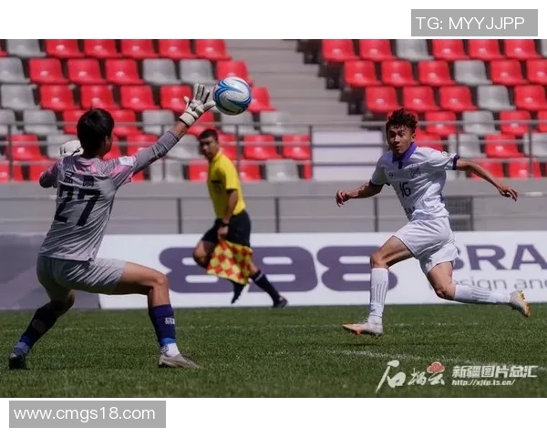 模仿足球明星球技的技巧与训练方法分享助你提升球场表现 模仿足球明星球技的技巧与训练方法分享助你提升球场表现